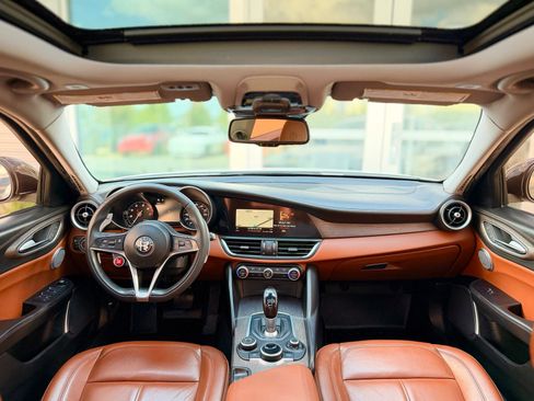 Used 2017 Alfa Romeo Giulia Ti RWD image 2