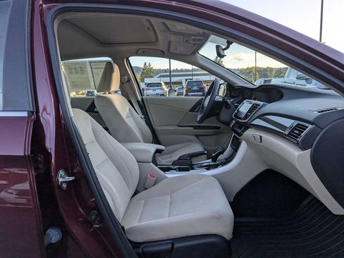 Used 2017 Honda Accord EX image 10