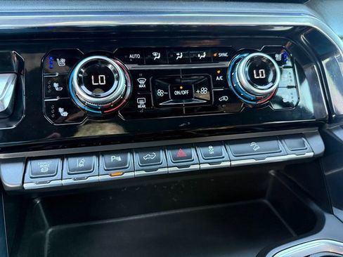 Used 2025 GMC Sierra 3500 Denali Ultimate image 18