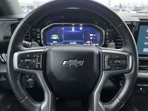 Used 2022 Chevrolet Silverado 1500 RST w/ Convenience Package II AWD/4WD image 16
