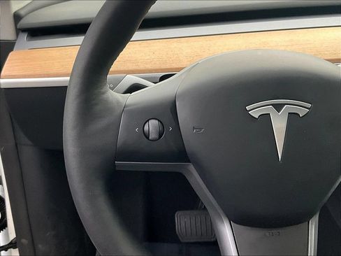 Used 2024 Tesla Model Y Long Range AWD/4WD image 11