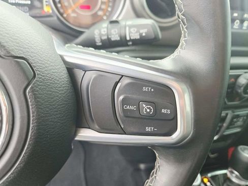 Used 2020 Jeep Wrangler Unlimited Sahara AWD/4WD image 21