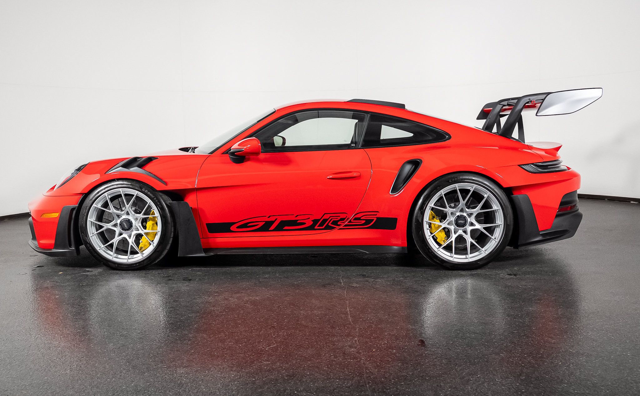 Used 2025 Porsche 911 GT3 RS RWD image 13