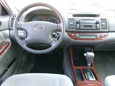 Used 2002 Toyota Camry XLE image 38