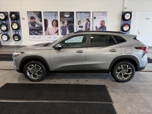 New 2026 Chevrolet Trax LT w/ Sunroof Package image 7