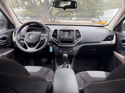 Used 2018 Jeep Cherokee Latitude image 16