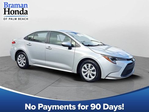 Used 2023 Toyota Corolla LE image 1