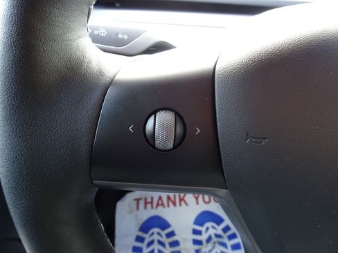 Used 2021 Tesla Model Y Long Range image 23