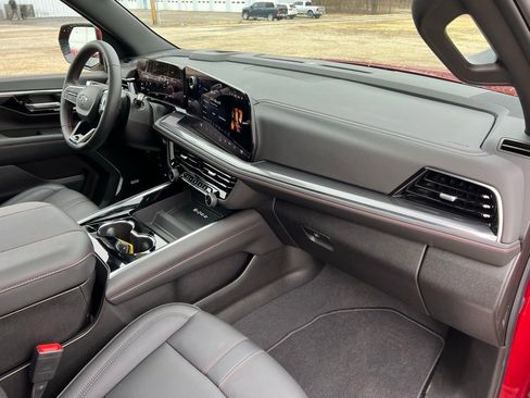 Used 2026 Chevrolet Suburban RST w/ RST Capability Package image 7