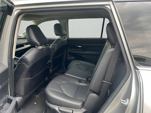 Used 2024 Toyota Grand Highlander AWD image 10