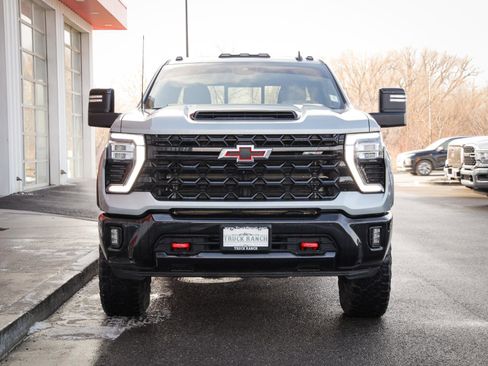 Used 2024 Chevrolet Silverado 2500 ZR2 w/ Technology Package image 10