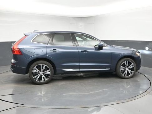 Used 2023 Volvo XC60 B5 Plus w/ Protection Package Premier AWD/4WD image 9