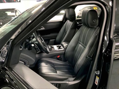 Used 2021 Land Rover Range Rover Velar R-Dynamic S image 8