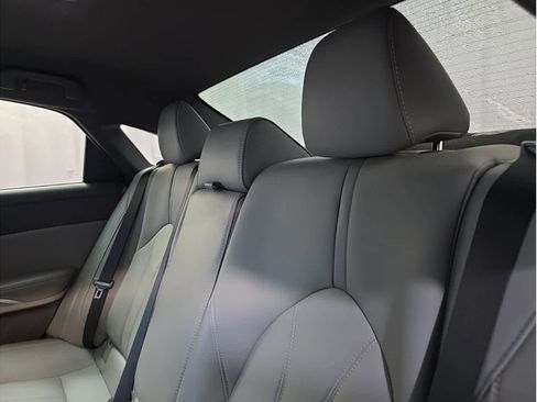 Used 2021 Toyota Avalon XLE image 12