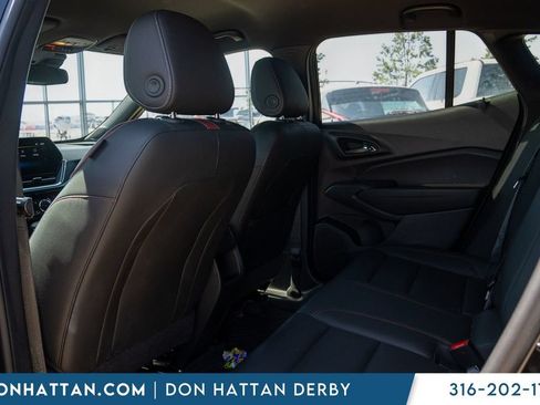 Used 2025 Chevrolet Trax RS FWD image 17