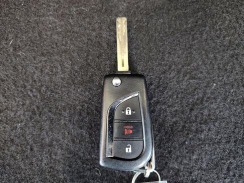 Used 2019 Toyota C-HR LE image 27