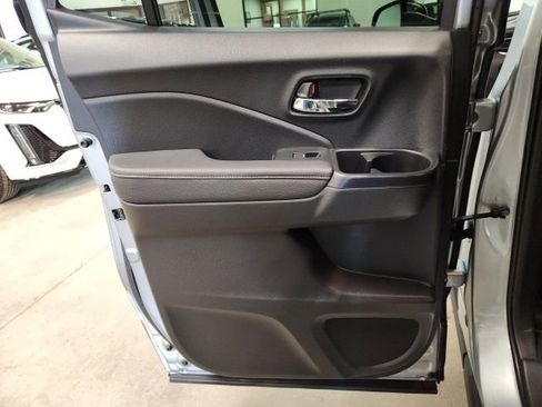 Certified 2025 Honda Ridgeline RTL image 24