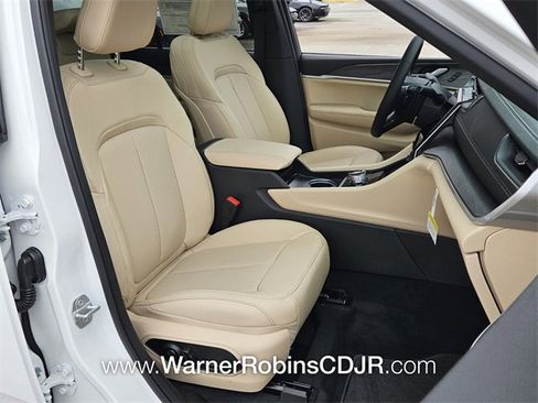 New 2025 Jeep Grand Cherokee Limited w/ Luxury Tech Group II image 18