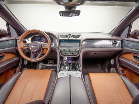 Used 2021 Bentley Bentayga AWD/4WD image 12