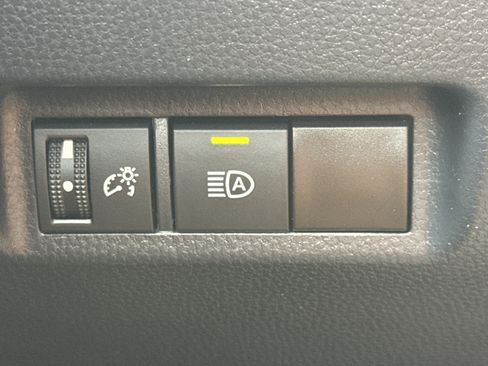 Used 2023 Toyota RAV4 LE AWD/4WD image 21