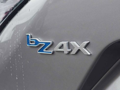 Used 2024 Toyota bZ4X XLE w/ Weather Package image 16