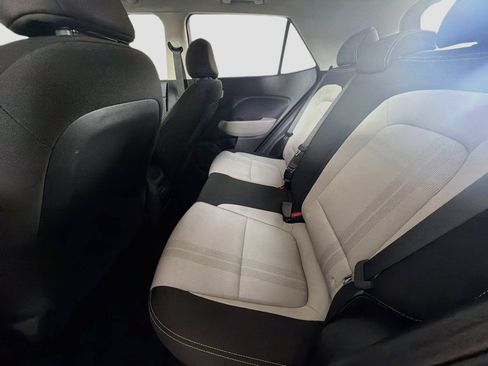 Used 2025 Hyundai Venue SEL FWD image 25