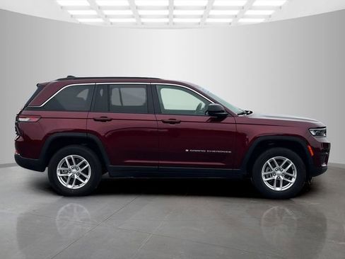 Certified 2024 Jeep Grand Cherokee Laredo X w/ Luxury Tech Group I AWD/4WD image 8