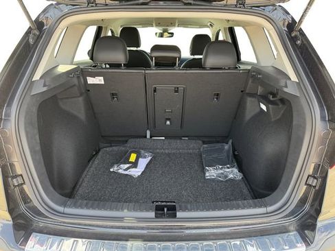 New 2024 Volkswagen Taos SE image 16