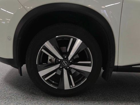 Used 2023 Nissan Rogue Platinum w/ Platinum Premium Package FWD image 5