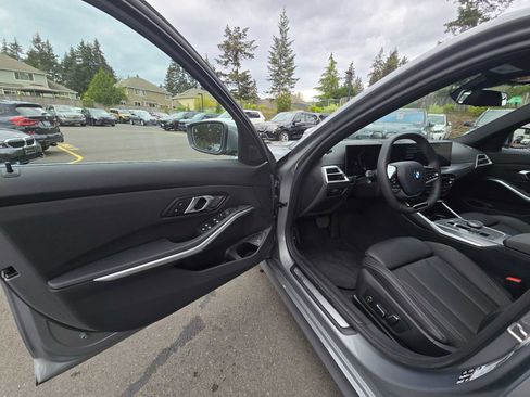 Used 2025 BMW 330i xDrive Sedan AWD/4WD image 20