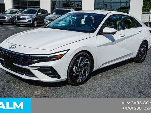 Used 2024 Hyundai Elantra Limited FWD image 2