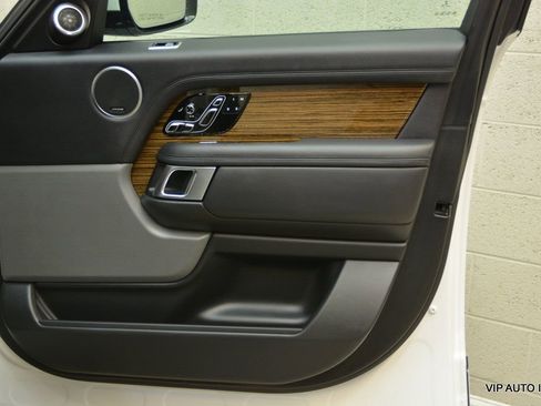 Used 2018 Land Rover Range Rover HSE image 8