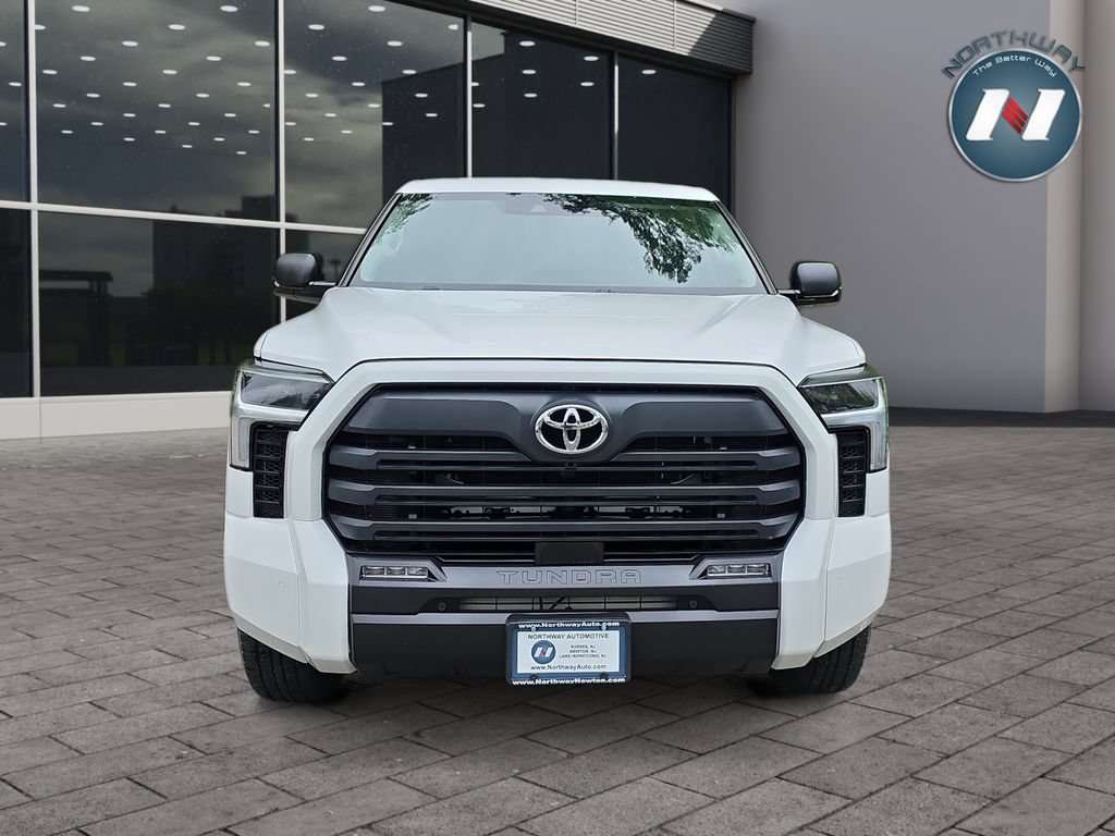 Used 2022 Toyota Tundra SR5 w/ SR5 Convenience Package AWD/4WD image 8