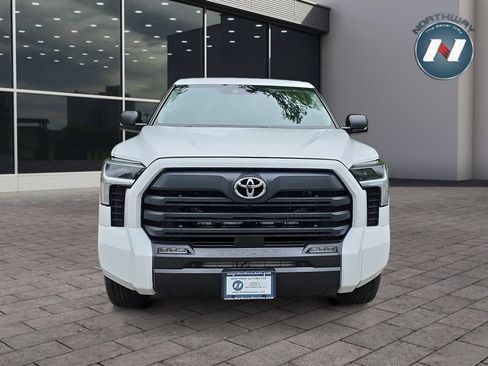 Used 2022 Toyota Tundra SR5 w/ SR5 Convenience Package AWD/4WD image 8