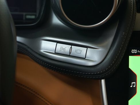Used 2018 Ferrari GTC4Lusso AWD/4WD image 18