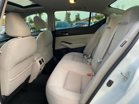 Used 2019 Nissan Altima 2.5 SV image 11