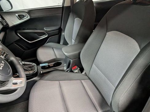 Used 2024 Kia Soul S FWD image 9