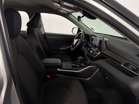 Used 2024 Toyota Highlander LE image 15