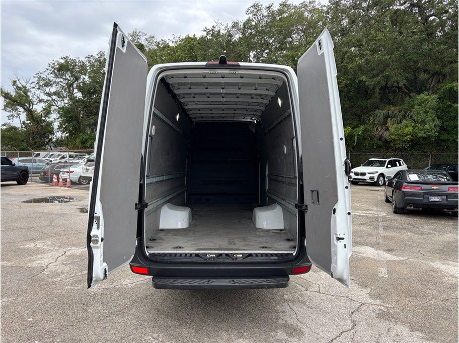 Used 2014 Mercedes-Benz Sprinter 3500 image 32