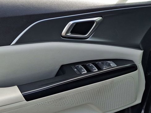 Certified 2024 Kia Carnival LX image 14