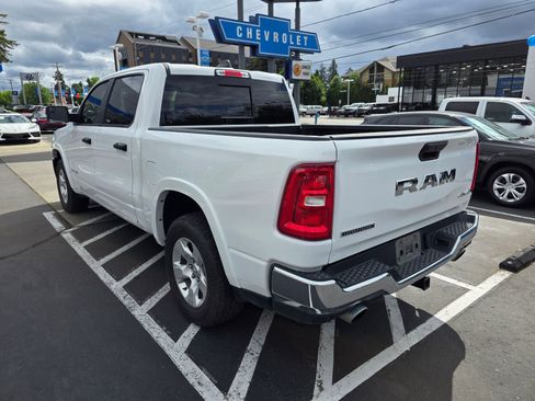 Used 2025 RAM 1500 Big Horn AWD/4WD image 7