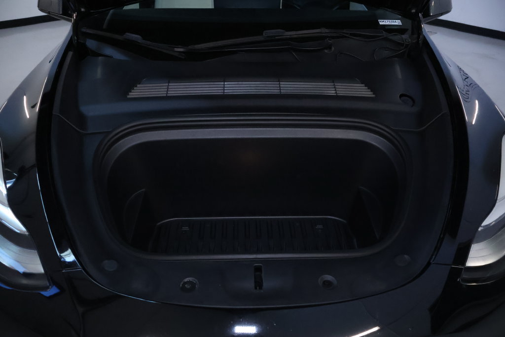 Used 2021 Tesla Model Y Long Range AWD/4WD image 28