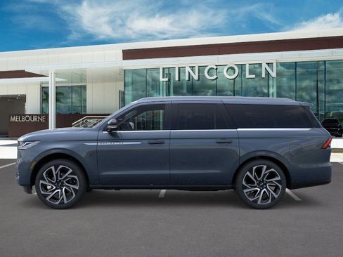 New 2026 Lincoln Navigator L Reserve AWD/4WD image 3