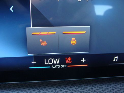 Used 2025 BMW 330i Sedan w/ M Sport Package image 7