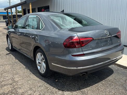 Used 2018 Volkswagen Passat 2.0T SE w/ SE Lighting Package FWD image 3