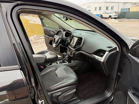 Used 2016 Jeep Cherokee Trailhawk w/ Comfort/Convenience Group image 21