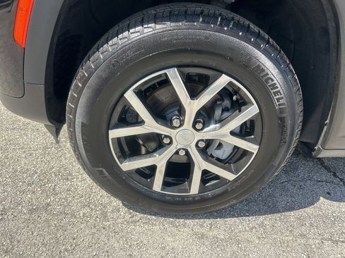 Certified 2024 Jeep Grand Cherokee Limited image 18