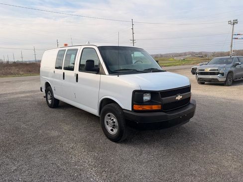 Used 2011 Chevrolet Express 2500 RWD 2500 135 image 3