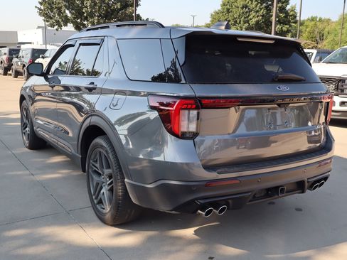 Used 2025 Ford Explorer ST AWD/4WD image 6