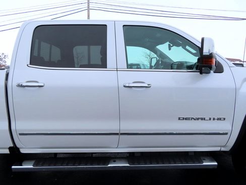 Used 2019 GMC Sierra 3500 Denali w/ Duramax Plus Package image 17